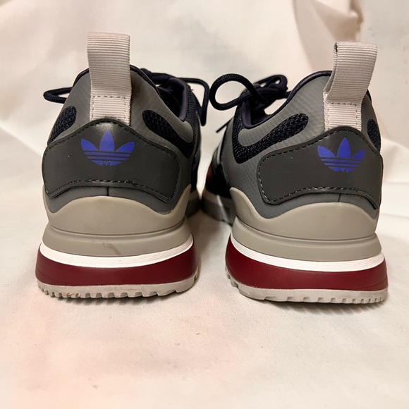 Men’s Adidas Sneaker, size 11. - Picture 10 of 14